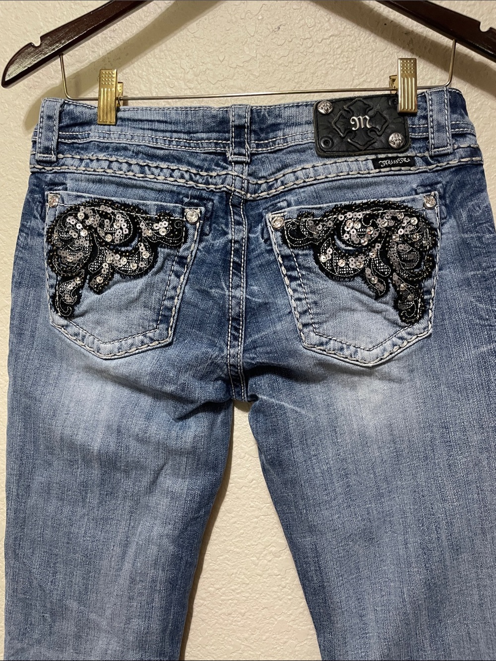 Miss Me Easy Capri Women's Denim Capris. Good Condition. Size 29.